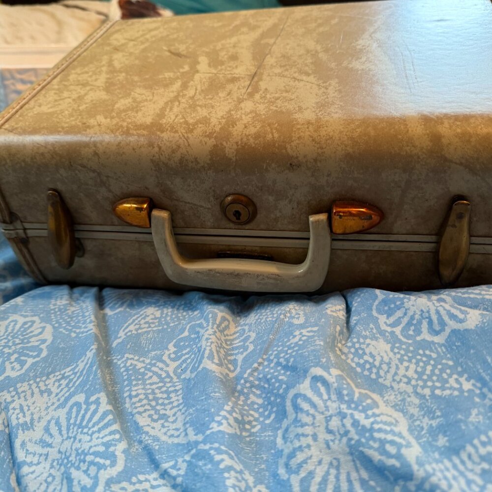 VIntage Samsonite Streamlite Suitcase 1950s Cream with Marbled Finish